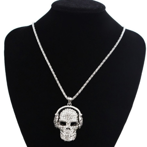 Silver plated crystal skull wearing headphones necklace with adjustable chain - Picture 14 of 15